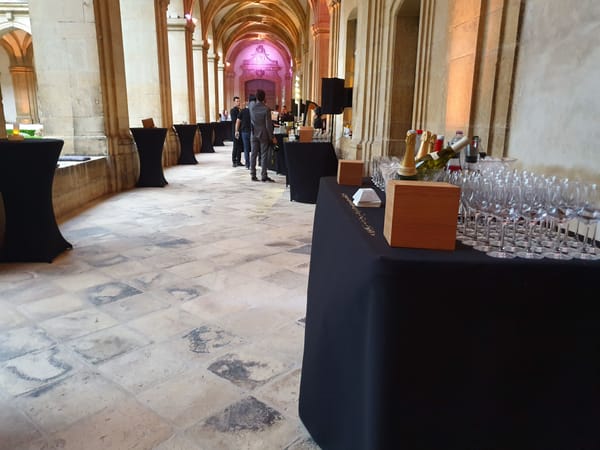 Combien de serveurs pour un repas, un cocktail, un buffet ?